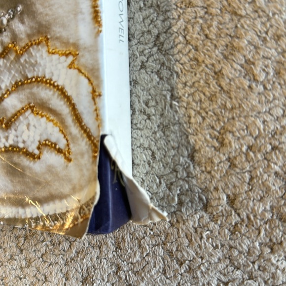 Princess Diana, her life in fashion coffee table book - Picture 6 of 9